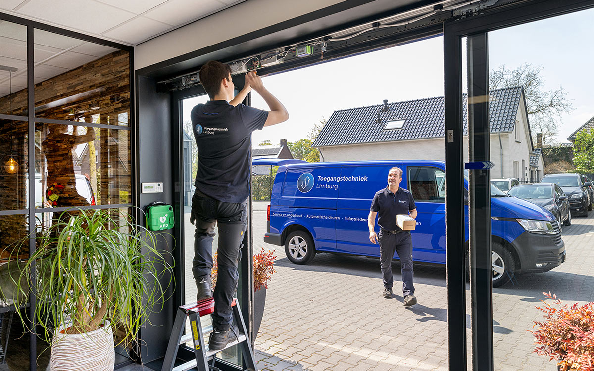 Hoe koppel je een-automatische deur aan een brandmeldsysteem